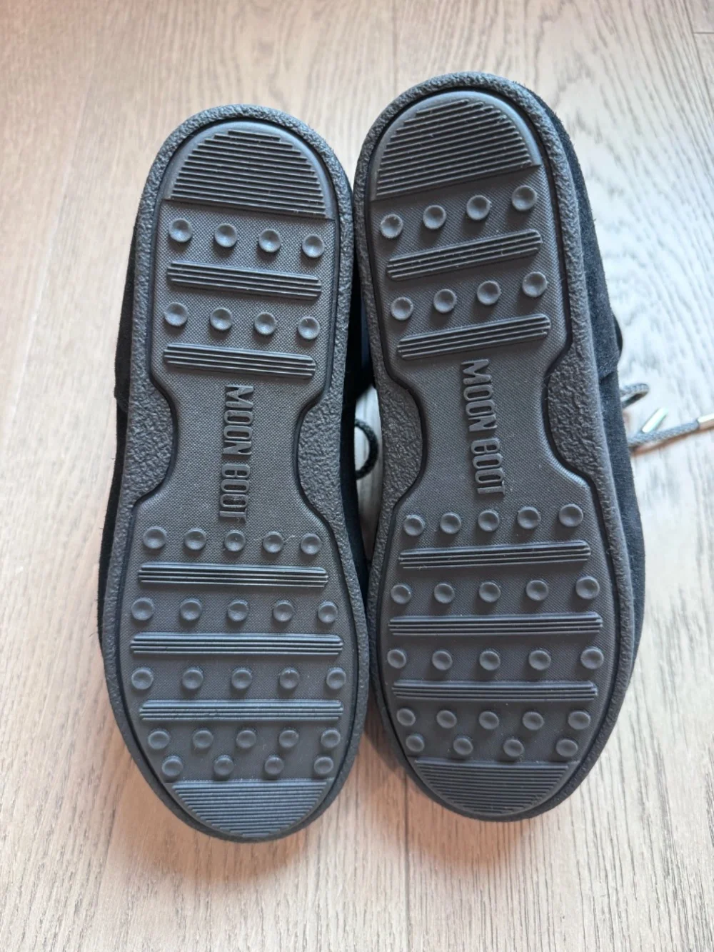 Moon Boot® MB FAR SIDE LOW SUEDE